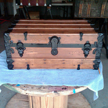 A nice small cargo trunk - Furniture