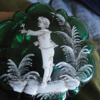 Victorian emeral glass box with enamel in the Mary Gregory style - Art Nouveau