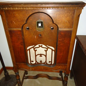 Gutted FADA radio model - garbage-picked. What to do? - Radios