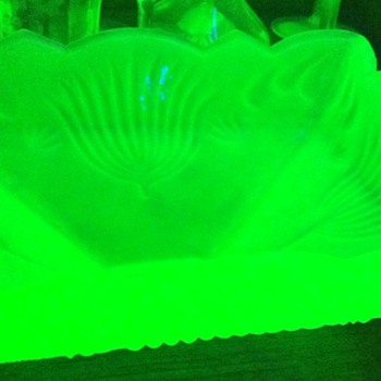 Vaseline glass bowl - Glassware