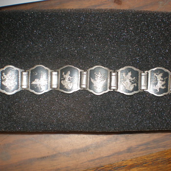 A bracelet present to my mother in ????? - Fine Jewelry