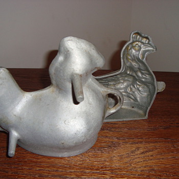 ANTIQUE CHICKEN MOLD - Kitchen