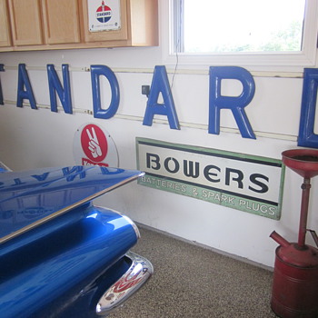 STANDARD porcelain letters sign