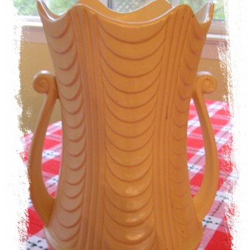 Vtg USA Ivory deco Vase - Art Pottery