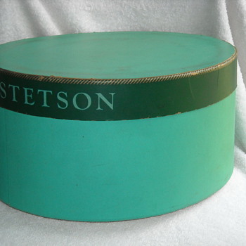 Anyone know anything about this vintage box? - Hats