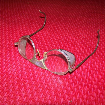 BAUSCH & LOMB GLASSES 