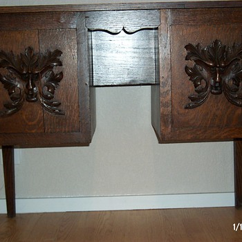 Arts and Crafts desk with north-wind craving