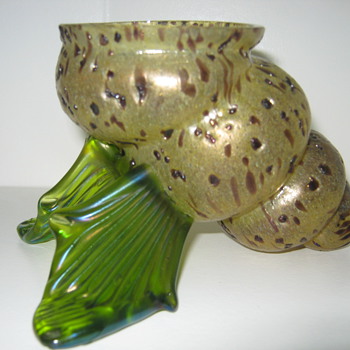 Kralik Shell / Cornucopia Vase shape shift design Amethyst Confetti Overshot Decor ca 1900 - Art Glass