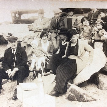 B/W Photo, Early 20th Century, Family Picnic - Photographs