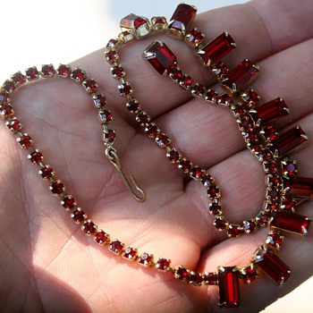 	 Beautiful Vintage Weiss Red Rhinestone Necklace Costume Jewelry Baguette