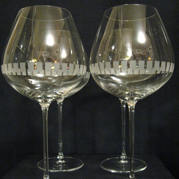 VERA WANG FOR WEDGWOOD -POURING POINT COLLECTION -BURGANDY GLASSES 4 - China and Dinnerware