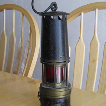 Railroad lantern w/striker