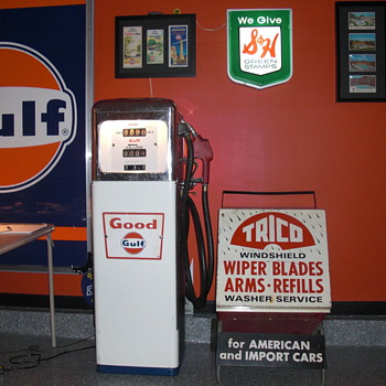 Gas pump from gulf oil