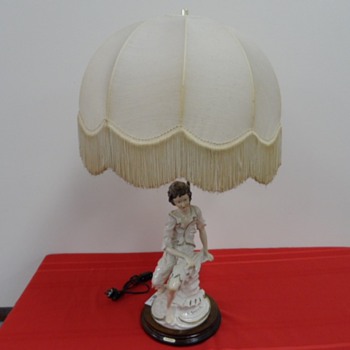 Sitting boy lamp