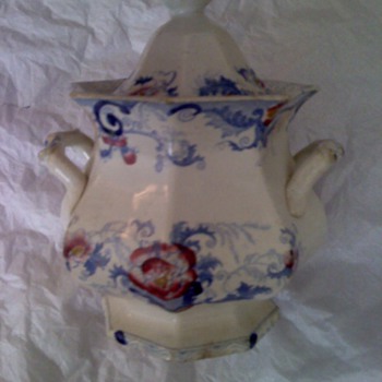 Can anyone identify this?  age? - China and Dinnerware