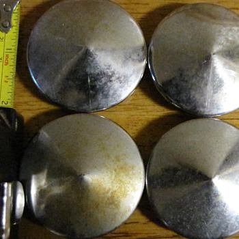 Small hub caps?  Does anyone know what these are?