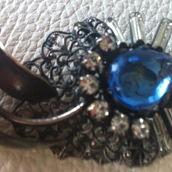 Costume brooches - Costume Jewelry
