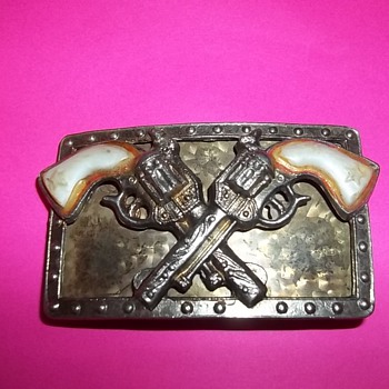 VINTAGE WESTERN PISTOL BELT BUCKLE