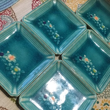 Need to know the maker of these - are these ashtrays? - Pottery