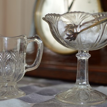 Creamer and sugar bowl - Art Glass