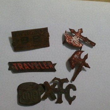 tiny logo bras/pins and tin