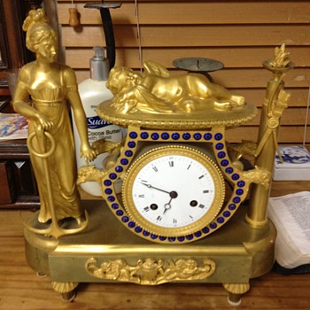 heavy Golden Clock Don't know how old it is or how much it is worth.. - Clocks