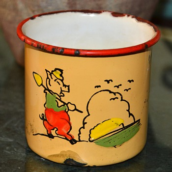 TrEs Enamel Mugs from Mexico with Little Worker Pigs