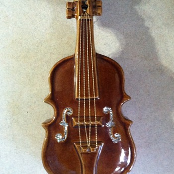McCoy Violin Wallpocket - 50's