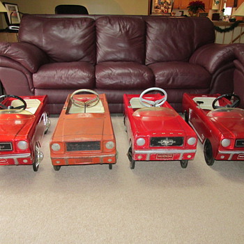 Four Mustang pedal cars - Model Cars