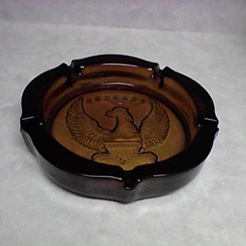  LARGE AMBER TIARA GLASS ASH TRAY - Tobacciana