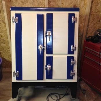 1920's Williams Ice-O-Matic Ice Box - Furniture