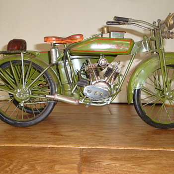 HAND MADE HARLEY DAVIDSON MODEL?