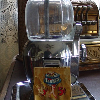 Vintage 1947...Atlas Bantam...Five Cent Peanut Machine...With Tray...And Key