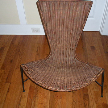 ONE OF MY FAVORITE MID-CENTURY MODERN CHAIR  NO NOTHING ABOUT IT.
