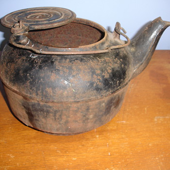 ANTIQUE LARGE IRON KETTLE #6 or 9 - Kitchen