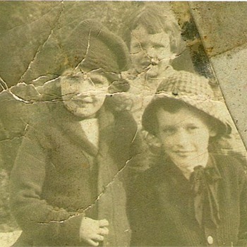 Family photo circa 1914 or thereabout - Photographs