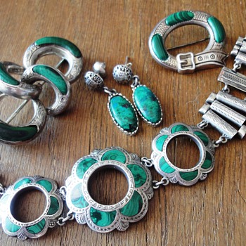 ANTIQUE SCOTTISH SILVER MALACHITE JUWELRY  