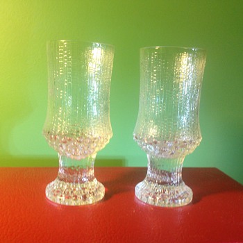There's a party goin' on right here .... - Glassware