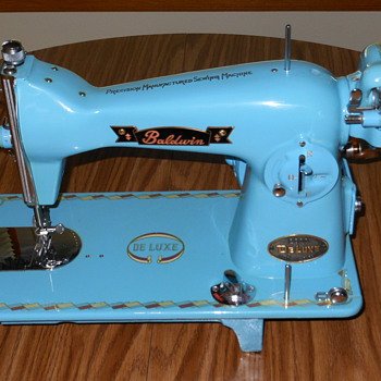 Baldwin Deluxe Sewing Machine - Sewing
