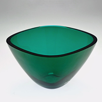 Bowl T361 - (Asta Strömberg) Strömbergshyttan late 1950s. - Art Glass