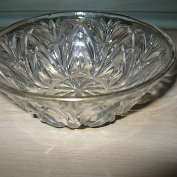 These were in my mother's china closet for many years, set of 6.  does anyone know their origin? - Glassware