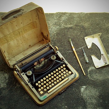 Singer T-3 Model Typewriter