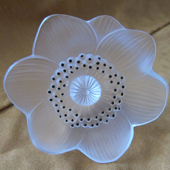 LALIQUE ANEMONE FLOWER (CLEAR) - Art Glass