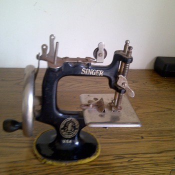 Singer Toy Sewing Machine