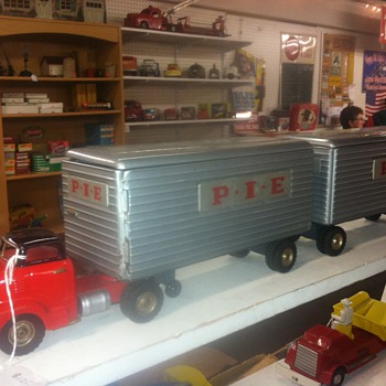 Structo Tandem Tractor & Trailer - Model Cars