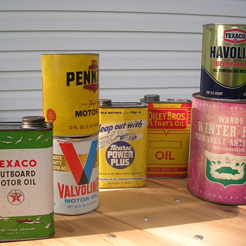 Tin and paper cans - Petroliana