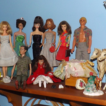 BARBIE AND FRIENDS... - Dolls