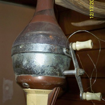 STANLEY CLAY FISHING REEL...1957