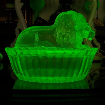 Westmoreland/Summit Vaseline Glass Lion Covered Dish