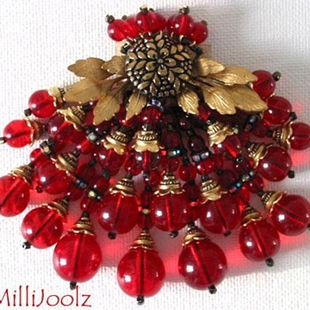 A dress clip in a vintage design.